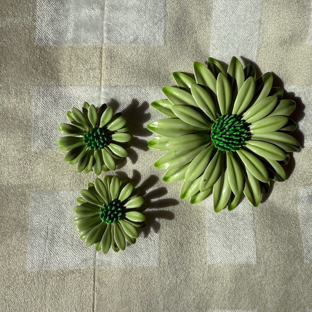 Vintage  Bright Green  Floral Brooch Set